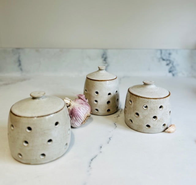 Garlic storage pot image 2