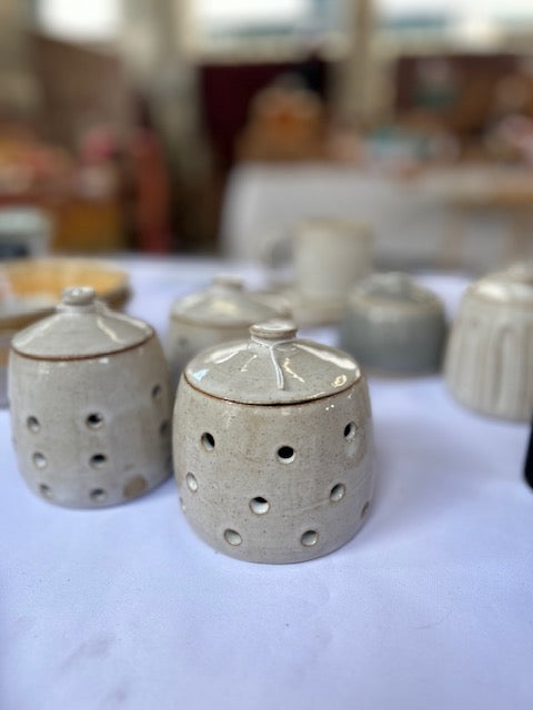 Garlic storage pot image 3