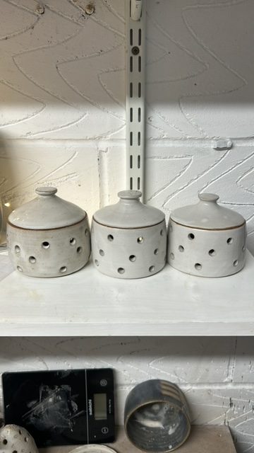 Garlic storage pot image 0