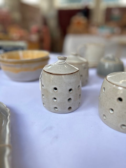 Garlic storage pot image 4