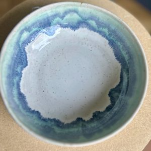 Wave break serving bowl
